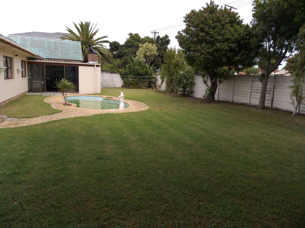 Dj'S B&B In Table View Cape Town Exterior photo